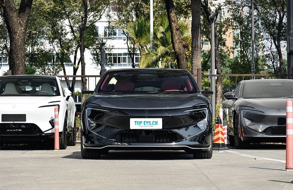 imgi_3_1_3(78) 2026 Avatr 12 EV– China Export Vehicle | Wholesale Chinese Cars Canada - Image 1