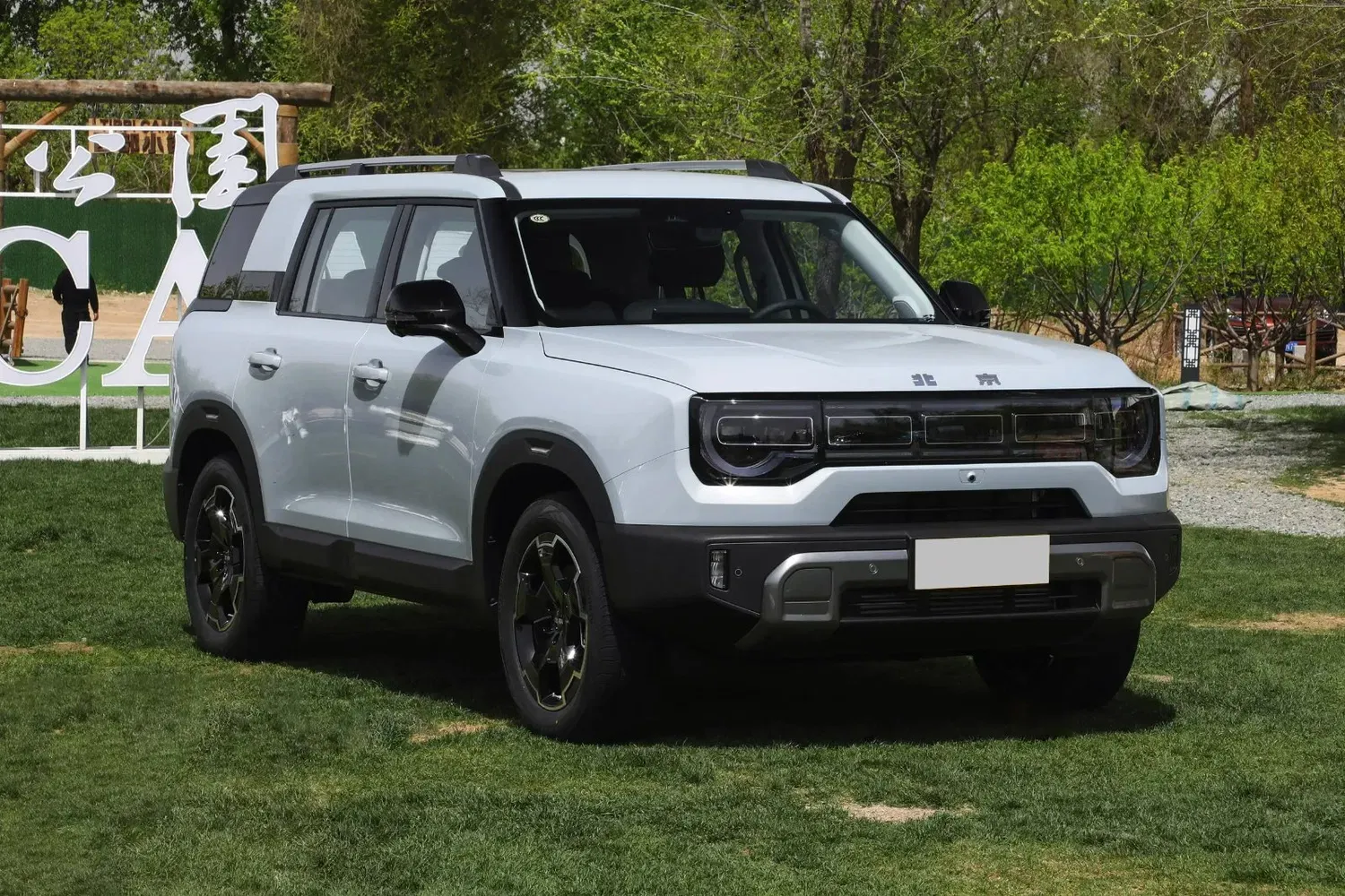 imgi_18_Baic-Motor-Beijing-Bj30-SUV-Gasoline-Cars-1-5t-Light-off-Road-Petrol-SUV-Car-Secon BAIC BJ30– Buy Direct From China | China Car Export Canada - Image 1